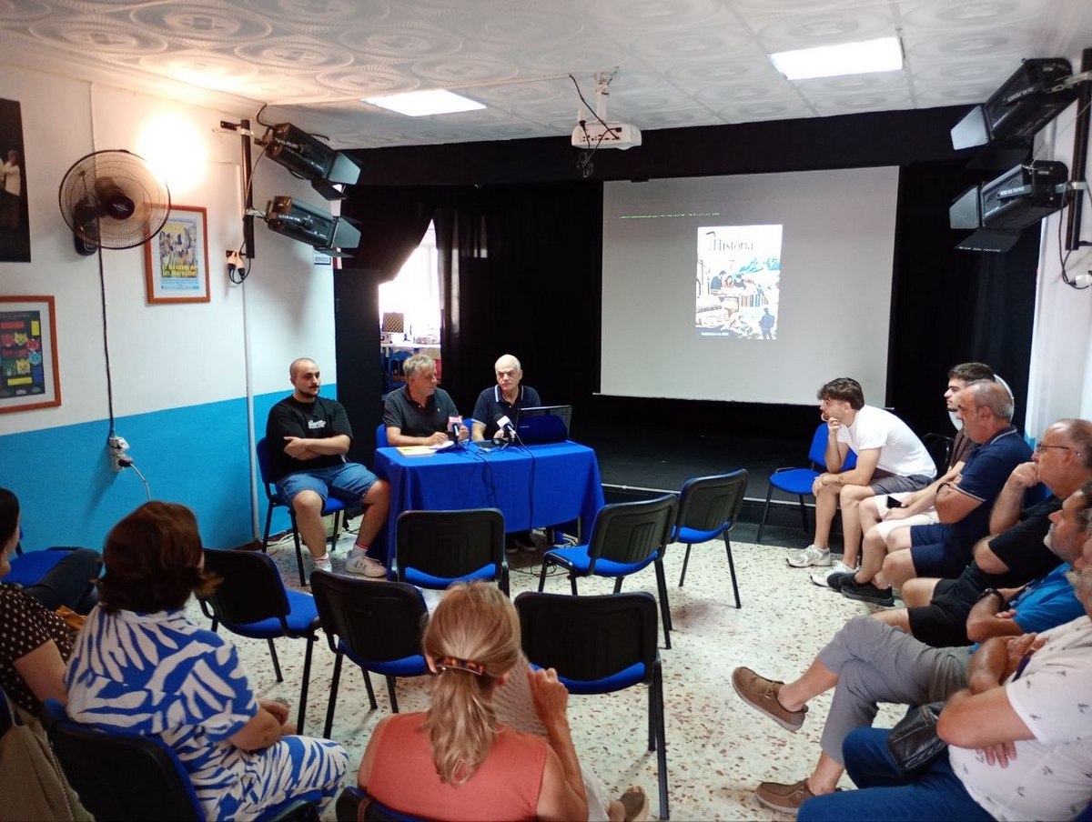 La Salita de Teatro acogió la presentación de la revista.